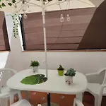 Casa Con Terraza Privada 6 Min Del Puente Nuevo Feriehus