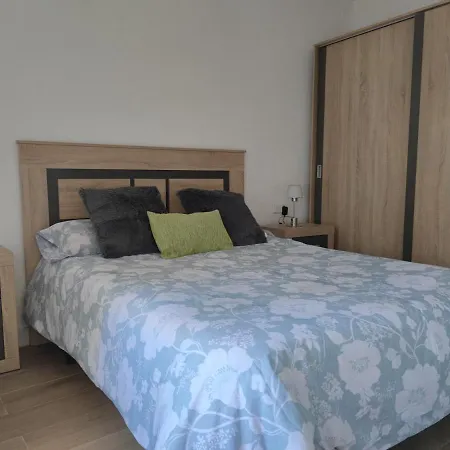Casa Con Terraza Privada 6 Min Del Puente Nuevo Feriehus