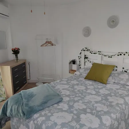 Holiday home Casa Con Terraza Privada 6 Min Del Puente Nuevo *